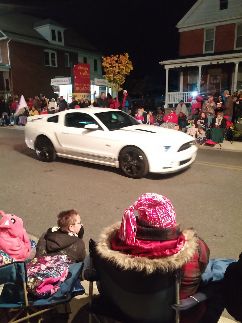 Illustration for article titled Halloween Parade Car Show Photodump